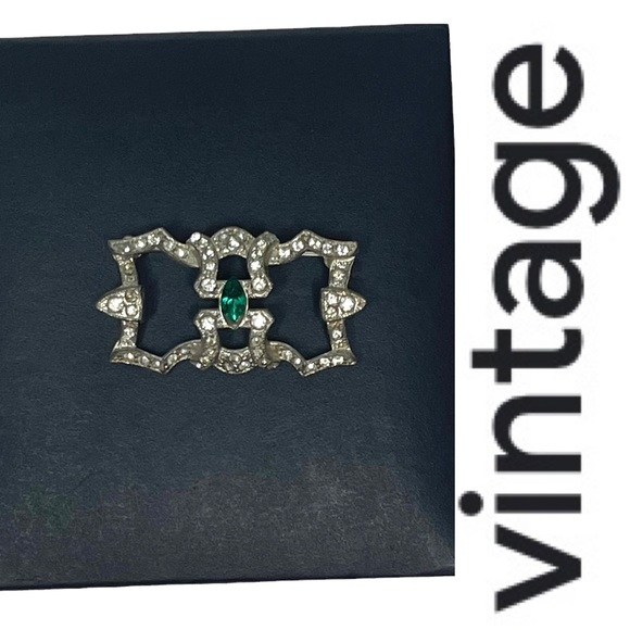 1930’s Art Deco Vintage Rhinestone and Faux Emerald Brooch - Picture 2 of 10